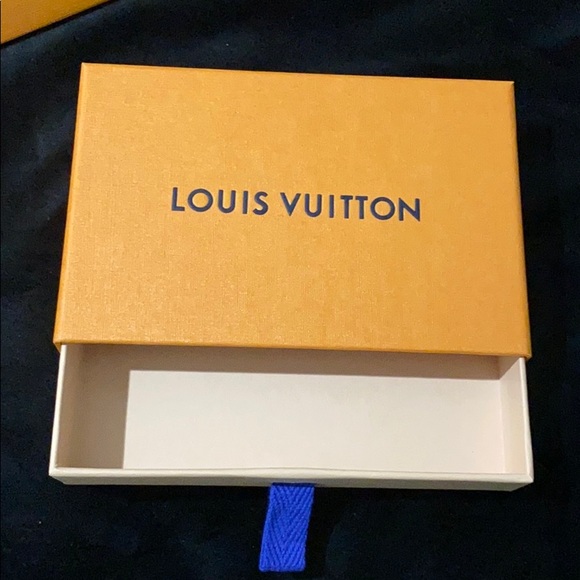 Louis Vuittion - Picture 2 of 6
